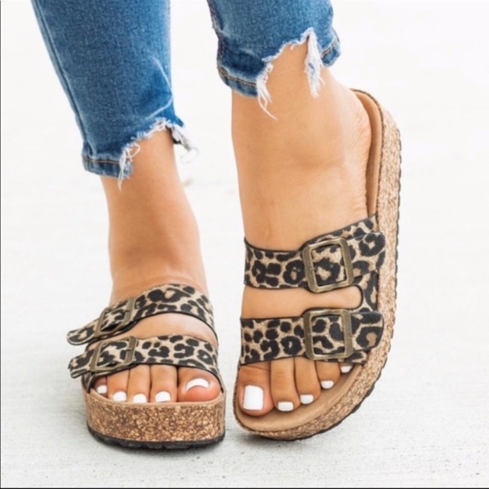 Size 8.5 Women slip on Sandals
